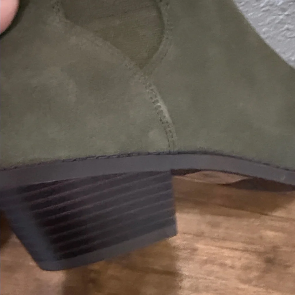 Vionic Olive Green Suede Ankle Boots size 9.5 wide NEW IN BOX - Picture 5 of 10